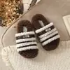 Novas Pantufas de Algodão Versáteis com Atmosfera Retrô para Meninas Outono e Inverno, Aconchego Casual, Tira Única