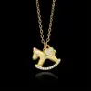 Moderna Cadena para Clavícula Versátil de Nicho con Colgante de Caballo de Madera Estilo Chino de Dibujos Animados para Mujer, Chapada en Oro