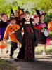 Novos Fantasias Infantis Europeias e Americanas de Halloween Fantasia de Bruxa Medieval Retro com Cadarço Gola Alta Manga Sino Estampada Vestido Longo