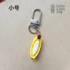 Llavero Creativo de Plátano Semi-Pelado Colgante de Fruta 3D Decoración para Mochila de Estudiante Regalo para Mejores Amigos y Parejas