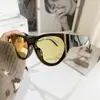 Gafas de Sol de Marco Grande Estilo Europeo y Americano 2025 para Mujer, Estilo de Celebridad de Internet de Alta Gama, Sombrilla y Gafas de Sol Anti-UV al por Mayor