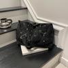 Bolso de Mano con Remaches Europeos y Americanos Transfronterizo para Mujer Otoño e Invierno 2025 Nuevo Bolso Tote de Cuero Suave de Gran Capacidad Bolso de Hombro Único Cruzado