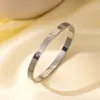 Europa y Estados Unidos nuevo brazalete de acero de titanio para niñas alta gama horno chapado en oro real acero inoxidable exquisito no se decolora mano de mujer