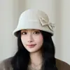 Novo chapéu de lã para equitação de outono e inverno para mulheres com laço, vintage elegante, afina o rosto, chapéu bucket moderno, chapéu de proteção solar