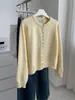 Cardigan de Tricô com Gola Redonda Bordado Estilo Coreano Ombro Raglã Feminino Clareador Retrô Dopamina Botão de Concha Casaco Suéter