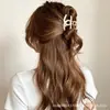Elegante pinza para el pelo de perlas con doble C para mujer, pinza de tiburón para peinado semi-recogido, accesorio de pelo elegante de lujo ligero