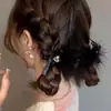 Pinza para el pelo de estrella de plumas negras súper de hada para mujer, flequillo lateral, alto sentido, celebridad de Internet, pinza de clip todo en uno, tocado, accesorios para el cabello
