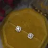 Brincos de Prata 925 Banhados a Ouro 18K Microcravejados com Zircônia Flash Quadrado Mini Simples Versátil Elegante Brincos Elegantes