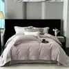 Conjunto de Quatro Peças de Cor Sólida, Estilo Simples e Luxuoso, Algodão Puro Espesso Escovado com Bordas Largas, Capa de Edredom Quente para Outono e Inverno, Lençol de Cima, Roupa de Cama