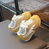 Outono de 2026 Nova Moda Tênis de Skate Infantil Unissex Malha Leve Sapatos de Treino Alemães Respiráveis Casuais Sapatos Forrest Gump Tendência