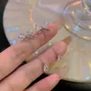 Brincos Pingente de Zircônia em Forma de Laço e Gota Estilo Coreano para Mulheres, Brincos de Luxo Leve e de Alta Qualidade, Únicos e Delicados, Brincos Deslumbrantemente Bonitos