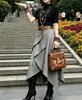 26688, una nueva colección de otoño 2026 de Da Ai Mei Yi Yuan: Camiseta de color liso de moda, corte ajustado, y falda midi asimétrica, diseñados para crear un efecto adelgazante para mujeres