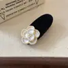 Pinza para el pelo de camelia perla francesa con flocado para mujer, pinza lateral de alta calidad para otoño, pinza para la parte superior de la frente, accesorios para el cabello