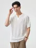 Ropa para Hombre Fengshe / Nuevo Verano 2026 Estilo Old Money Camiseta de Manga Corta con Cuello Henley Acanalado de Lyocell y Lino