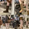 Versão em Couro~Aumento de Altura 6cm Salto Grosso Maillard Solado Grosso Botas Martin Femininas Outono Inverno Tira com Fivela Camurça de Vaca Botas Curtas Botas de Cavaleiro
