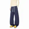 Pantalones para hombre de corte inclinado estilo americano con perneras curvas, que ofrecen un look relajado y casual, adecuados para deportes y uso diario, con un diseño de pierna recta holgada y un estilo de pantalón largo casual versátil