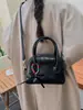 Bolso de Mano Cuadrado Pequeño de un Solo Hombro Versátil Retro de Color Sólido Bolso Cruzado Bolso Boston de Gama Alta para Mujer Comercio Transfronterizo