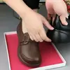Zapatos de mujer de piel suave, nuevo modelo otoño 2026, zapatos de mujer con plataforma y suela gruesa, zapatos de madre con suela blanda, zapatos pequeños de cuero modernos y versátiles