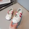 Zapatos de Cuero Ligeros Versátiles con Banda Elástica Estilo Coreano para Niñas 2026 Verano Zapatos de Plataforma Plateados de Moda para Rendimiento Princesa Plateada