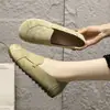 Zapatos retro de cuero suave de punta redonda y suela plana, nuevo modelo otoño 2026, zapatos casuales tipo Birkenstock sin cordones de gamuza para mujer