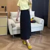 Falda midi de lunares negros talla grande para mujer, estilo fino de verano, de cintura alta, diseñada para cubrir las caderas y crear un efecto adelgazante, corte en A