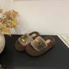 2026 Item Quente de Celebridade da Internet Bom Amortecimento Pé Não Cansado por Muito Tempo Sandálias Frescas Estilo de Rua Feminino Alta Aparência Leves Delicadas Chinelos Frescos