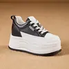 Zapatos Blancos Casuales Versátiles de Punta Redonda para Mujer 2026 Otoño Nuevas Llegadas para Personas Bajas Zapatos de Plataforma con Cordones Suela Gruesa Zapatos que Aumentan la Altura