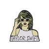 Venta caliente transfronteriza broche de dibujos animados creativos Taylor Swift insignia de metal accesorios para ropa venta directa de fábrica