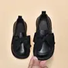 Sapatos de Menina Sola Macia Sapatos de Couro Pequenos 2024 Primavera e Outono Novos Faculdade Laço Princesa Sapatos Solteiros Mocassins de Verniz Preto