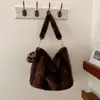 Bolso esponjoso de otoño e invierno para mujer, nuevo estilo 2026, bolso de hombro relajado y casual, bolso hobo de gran capacidad
