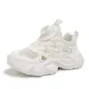 Zapatos deportivos de malla transpirable para niños y niñas, verano 2024, nuevos, suela suave, para niños, blancos, de malla simple, huecos, estilo papá