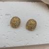 Estilo Europeu e Americano Retrô Novos Brincos de Tarraxa Oval com Diamantes Verdes e Ouro Leve Luxo Personalidade de Alto Padrão Joia de Orelha Versátil