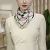 Bufanda Nueva de Algodón y Lino Cuadrada Pequeña para Mujer Otoño e Invierno, Moderna y Versátil, Bufanda Cálida, Hebilla Magnética, Procesamiento Decorativo y Personalización