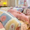 Juego de Cuatro Piezas de Terciopelo de Copo de Nieve Invierno Engrosado Cálido Coral Fleece Doble Cara Polar Funda Nórdica 3D Tridimensional Dibujos Animados Leche Terciopelo Venta al por Mayor
