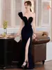 Vestido de Noche con Acabado de Alta Gama, Elegante Estilo de Banquete, Impresionante Vestido Largo de Sirena con Escote Asimétrico y Abertura para Anfitriona, Adecuado para Brindis y Banquete de Regreso a Casa