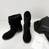 Botas de Cano Curto Moda Casual Estilo Britânico 4,5cm Outono/Inverno 2026 Novas Bico Redondo Salto Bloco Slip-on Botas Empilhadas para Mulheres