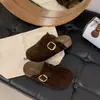 Novas sandálias estilo Birkenstock de sola grossa para mulheres, que aumentam a altura, de calçar fácil, adequadas para uso ao ar livre, outono e inverno, tamancos fechados na frente, estilosos 2026
