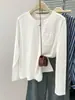 Foto real de productos de comercio exterior: Camiseta de manga larga con cuello redondo para mujer, modelo nuevo de primavera y otoño 2026, camiseta básica de corte holgado, top estilo coreano con bolsillos
