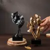 Cuidadosamente seleccionado, envío gratuito, accesorios para parejas, escultura transfronteriza, artesanía de resina ecológica, pareja abrazándose permanentemente, adorno decorativo de alta gama