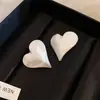 Pendientes de Botón con Forma de Corazón Geométrico Cepillado Estilo Minimalista Francés Aguja de Plata, Pendientes de Gama Alta de Nicho, Accesorios para Orejas Modernos Sencillos y Únicos