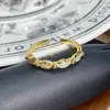Anel Retro Acessível de Luxo de Alto Padrão para Mulheres, Série Ouro Vintage Esmalte Gotejamento de Óleo Zircônia Anel Aberto