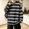Camiseta masculina de outono estilo americano, peso pesado, corte solto, manga longa, com design listrado, camada interna moderna para adolescentes