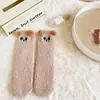 Calcetines de terciopelo de coral que no sueltan pelusa para mujer, otoño e invierno, bordado de gato lindo, súper suaves, de medio terciopelo, cálidos, engrosados, para dormir