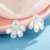 Novos Brincos Flor de Pétala Escovada Bud de Pérola Estilo Chinês Vintage Recomendados por Designers Femininas, Apresentando um Toque Minimalista e de Alto Padrão