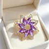 Broche de Flor de Cristal Azul Real para Industria Pesada Aleación Hueca Incrustado de Pedrería Accesorios para Chaqueta de Traje Vestido de Noche Estilo Lujo Ligero Pin