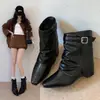Botines retro de punta fina para mujer, colección otoño e invierno 2026, botas de montar con tacón grueso apilado, versátiles botas estilo Martin con hebilla de cinturón y caña estilo pantalón
