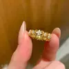 Anillo de Plata de Ley S925 con Trébol de Cuatro Hojas Incrustado de Diamantes para Mujer, Estilo Vintage, Diseño de Nicho de Alta Gama, Popular en Xiaohongshu