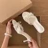 Sandalias de estilo francés con lazo exquisito, fáciles de poner, para mujer, perfectas para el verano, 2026, versátiles con vestidos, ribete de encaje y tacones finos