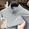 Nueva colección de otoño e invierno: suéter tejido cómodo y casual para hombre con media cremallera, cuello alto y mezcla de lana para un estilo clásico y discreto