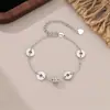 Pulseira Pingente Redondo Inglês Cintura Fina Moda Simples Design Micro-Incustado Joia Elegante de Nicho de Luxo Leve Presente para Melhor Amiga